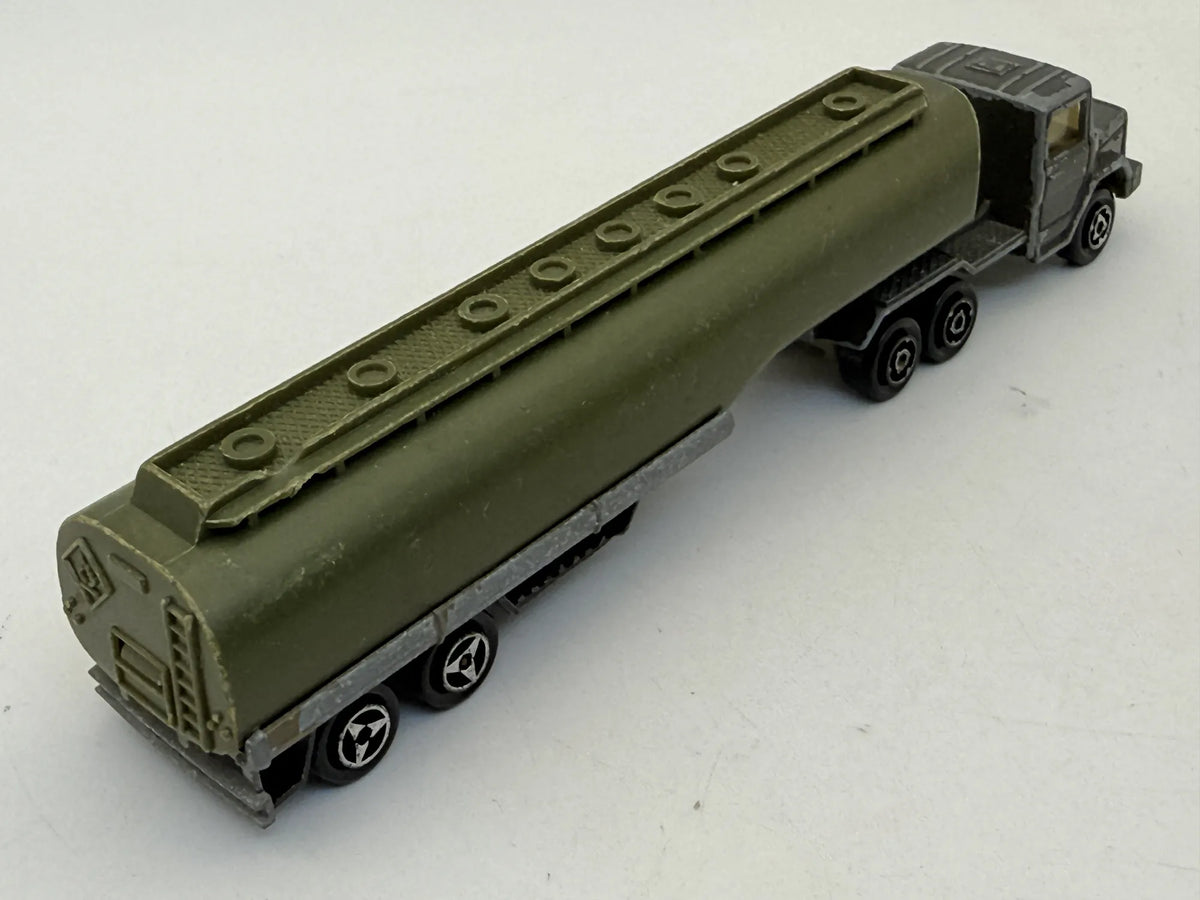 Ciężarówka CYSTERNA WOJSKOWA Majorette 1970 Oliwkowy 1:100 Made in France – zdjęcie 2