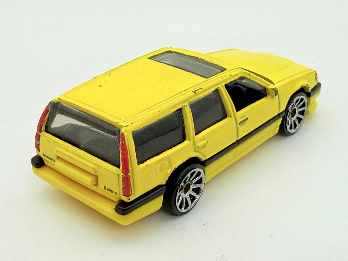 Volvo 850 Estate Hot Wheels Żółty 1:64 – zdjęcie 2