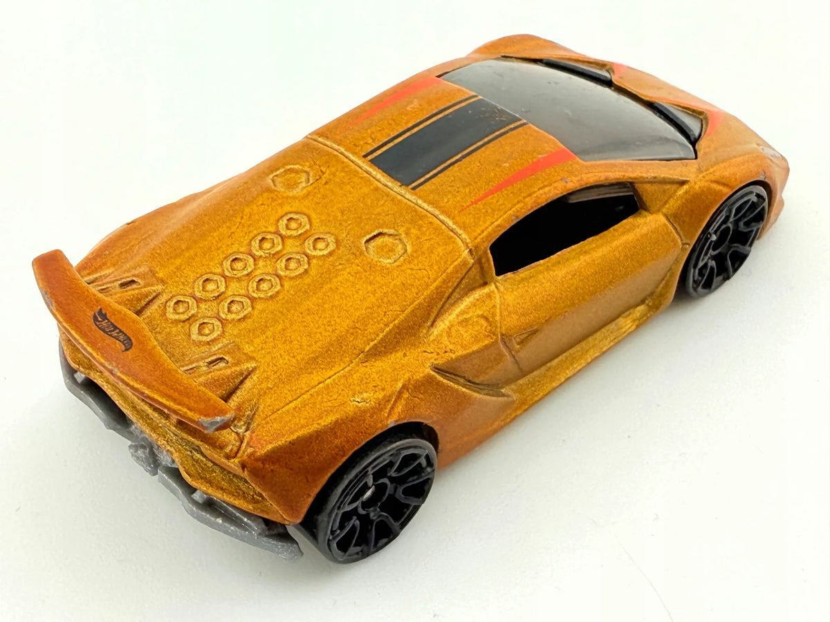 LAMBORGHINI SESTO ELEMENTO, Hot Wheels 2013, Resoraki, Die cast, Złoty 1:64 – zdjęcie 2