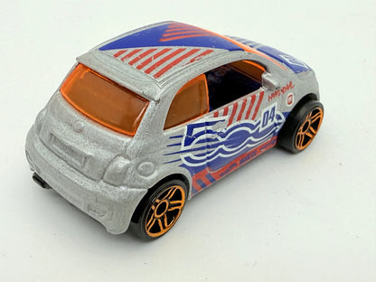Fiat 500 Hot Wheels 2013 Srebrna 1:64 – zdjęcie 2
