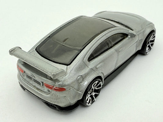 Jaguar XE SV Project 8, Hot Wheels 2018, die cast resoraki, 1:64 – zdjęcie 2