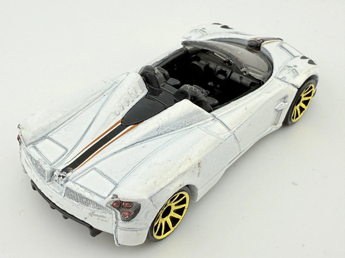 '17 PAGANI HUAYRA ROADSTER, Hot Wheels 2017, Die cast DTW86, Biały, 1:64 – zdjęcie 2