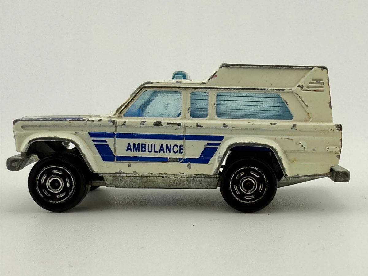 Ambulance Majorette Biały 1:64 Made in France – zdjęcie 2