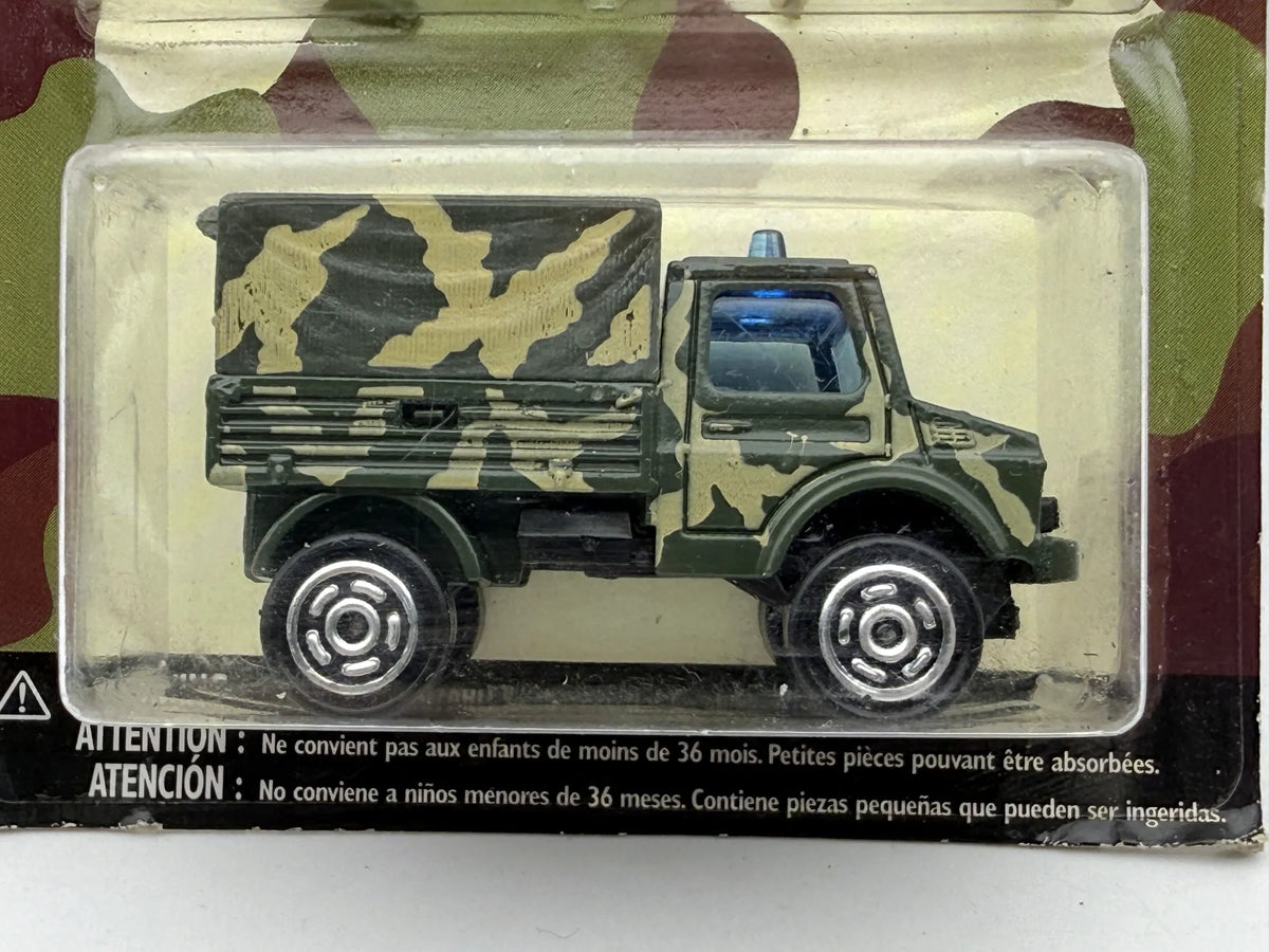 MERCEDES-BENZ UNIMOG Z ŻÓŁNIERZYKAMI Special Forces Majorette 1991 1:64 – zdjęcie 2