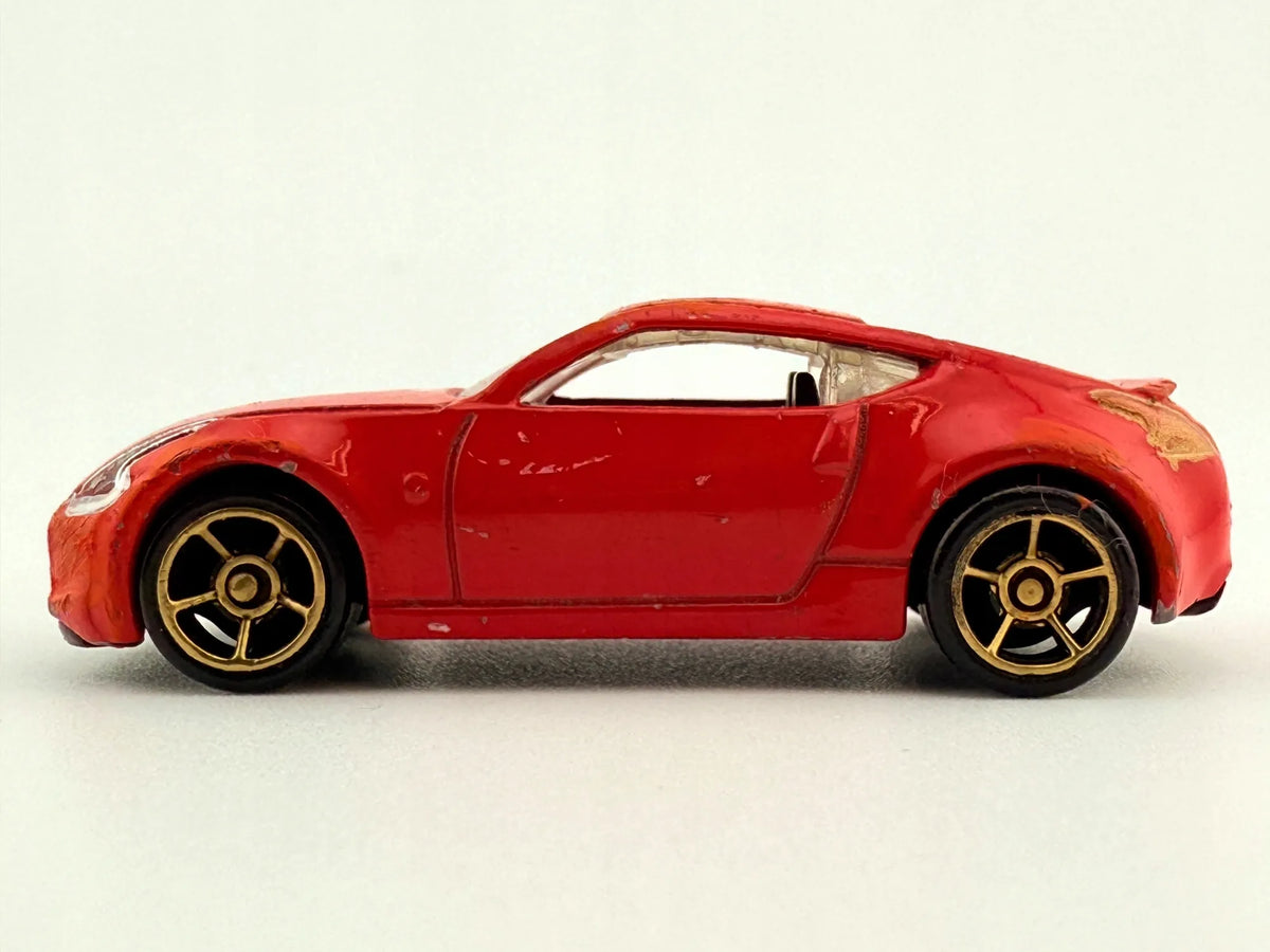 Nissan 370Z Hot Wheels Czerwony 1:64 – zdjęcie 2