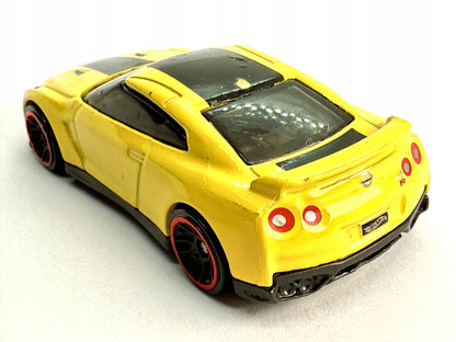 NISSAN GT-R (R35), Hot Wheels, Resoraki, Die cast Dtw99, Żółty, 1:64 – zdjęcie 2