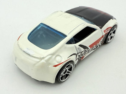 Nissan 370Z Hot Wheels Biały 1:64 – zdjęcie 2