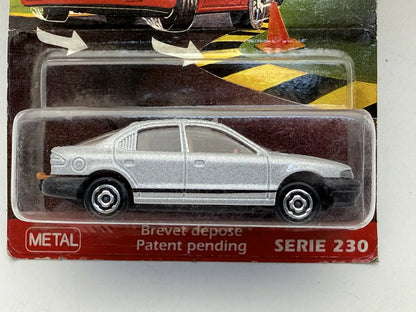 Ford Mondeo SuperS Majorette 1995 Srebrny 1:64 – zdjęcie 2