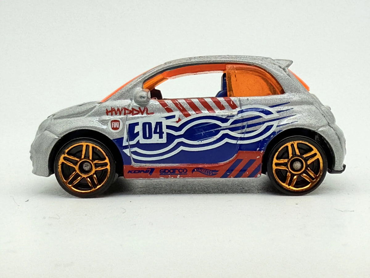 Fiat 500 Hot Wheels 2013 Srebrna 1:64 – zdjęcie 3