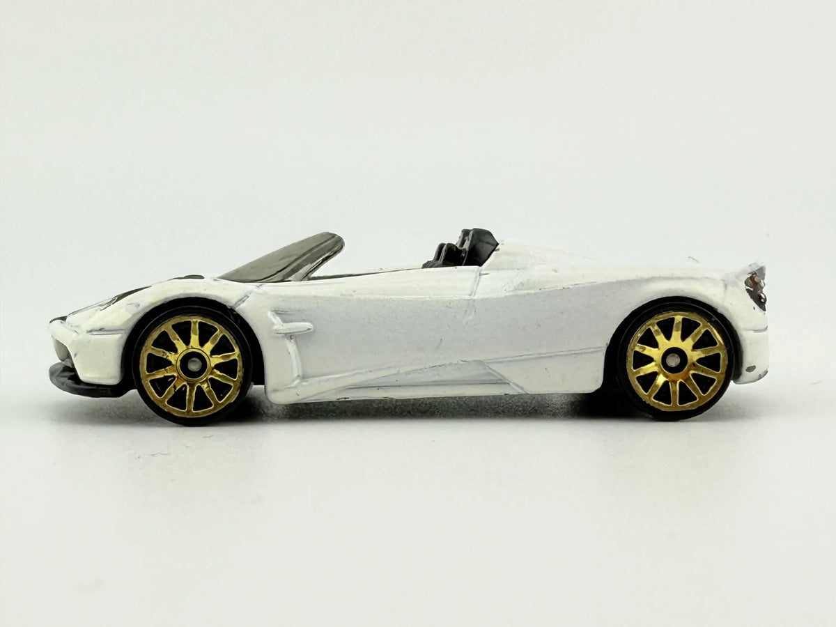 '17 PAGANI HUAYRA ROADSTER, Hot Wheels 2017, Die cast DTW86, Biały, 1:64 – zdjęcie 3