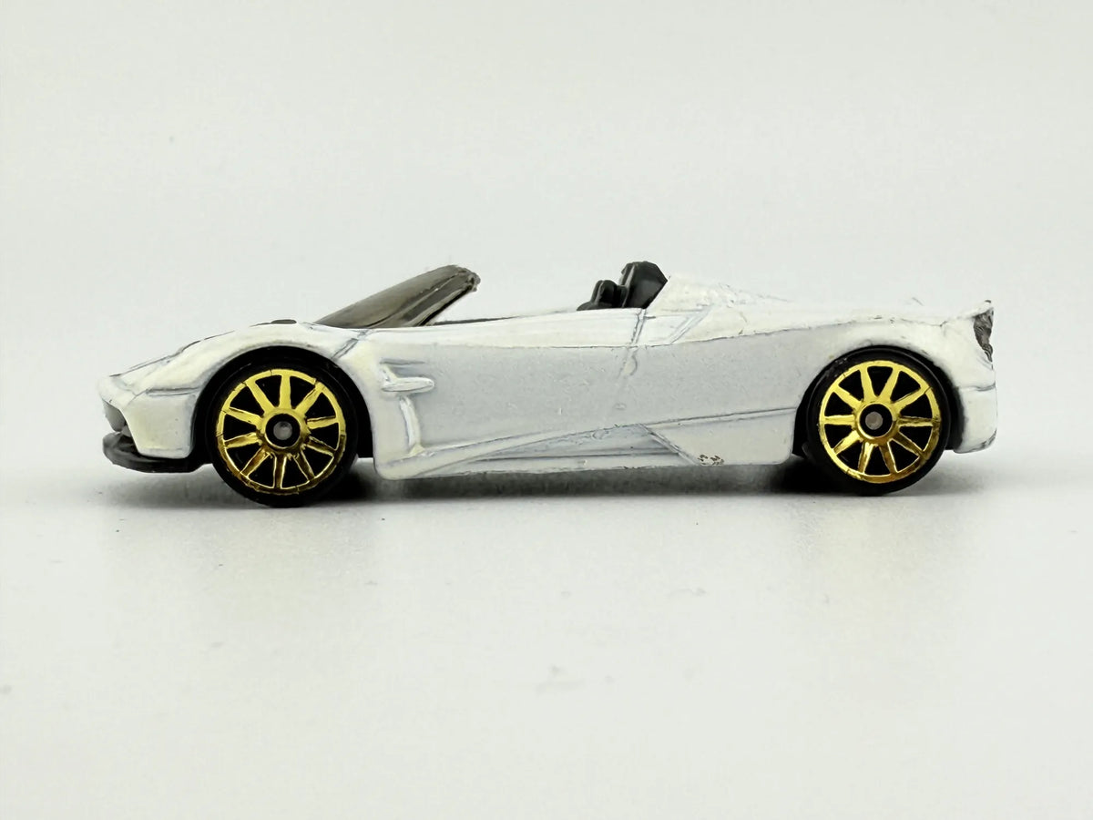 '17 PAGANI HUAYRA ROADSTER, Hot Wheels 2017, Die cast DTW86, Biały, 1:64 – zdjęcie 3
