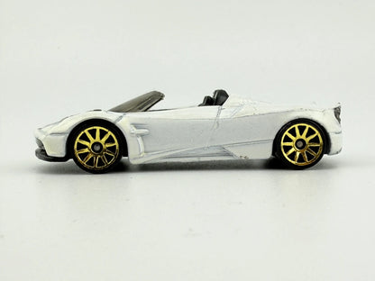 '17 PAGANI HUAYRA ROADSTER, Hot Wheels 2017, Die cast DTW86, Biały, 1:64 – zdjęcie 3