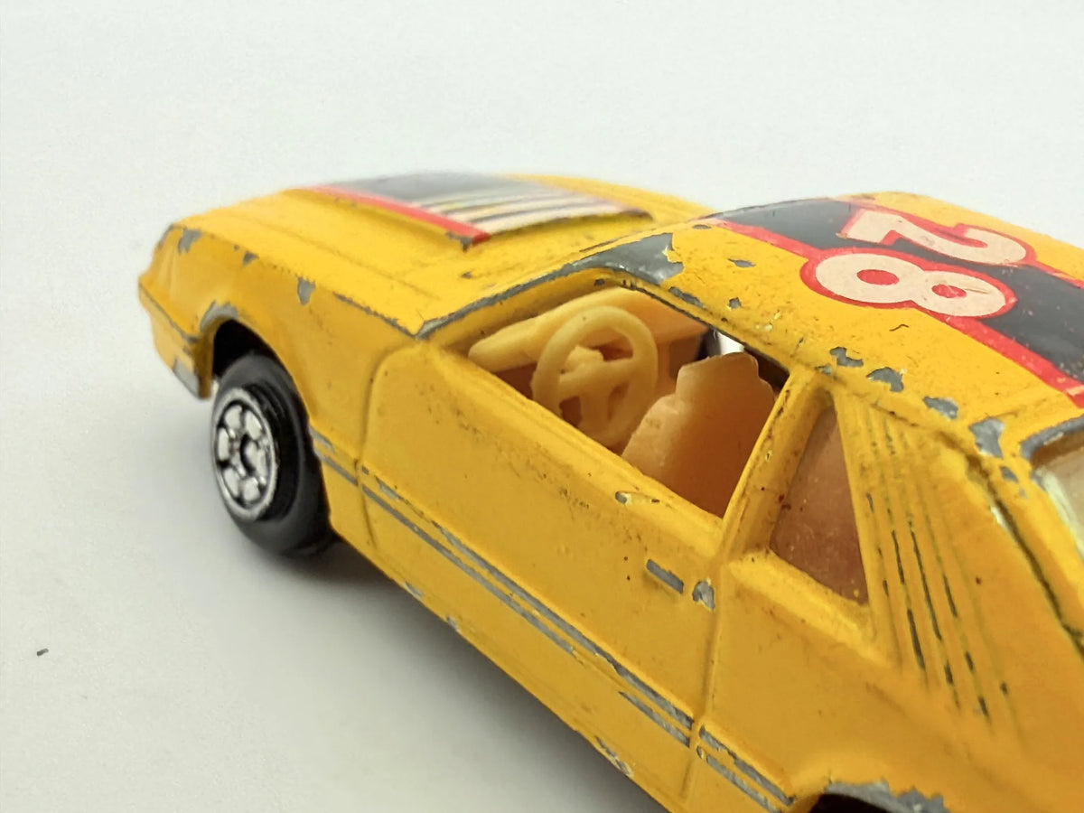 Ford Mustang Yatming Żółta 1:64 – zdjęcie 3