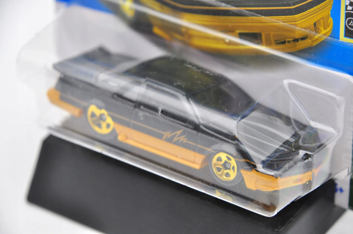 Aston Martin Dbs Hot Wheels Żółty 1:64 – zdjęcie 3