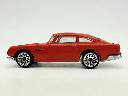 Aston Martin 1963 Db5 Hot Wheels Czerwony 1:64 – zdjęcie 3