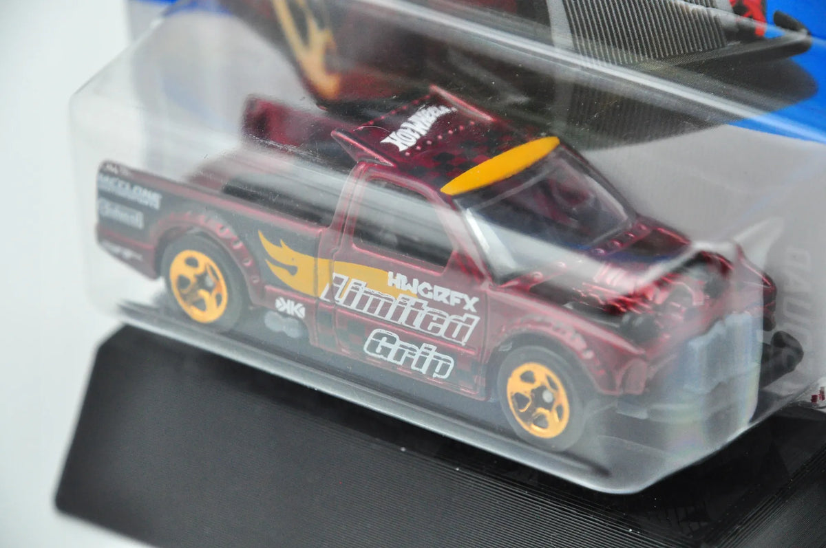 Mały Hatchback Z Lat 80. Czerwony 1:64 – zdjęcie 3