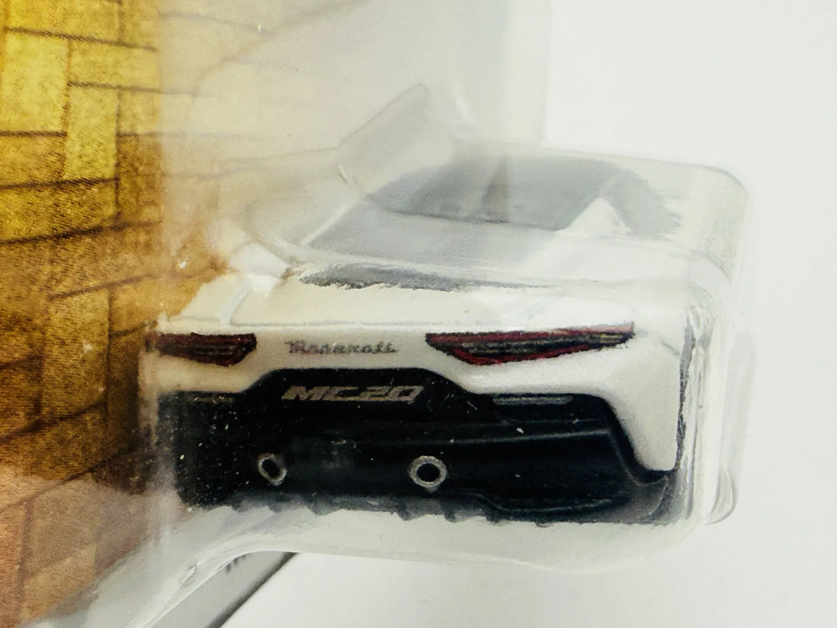 Maserati MC20 Hot Wheels 2025 Boulevard 1:64 Blister Biały – zdjęcie 3