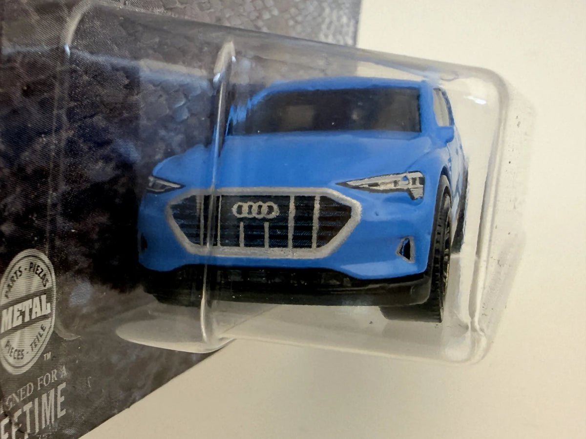 AUDI E-TRON European Streets Matchbox 2024 Niebieski 1:64 – zdjęcie 3