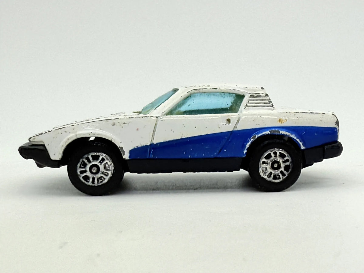 Triumph Tr7 Corgi Biała 1:64 Made in Wielka Brytania – zdjęcie 3