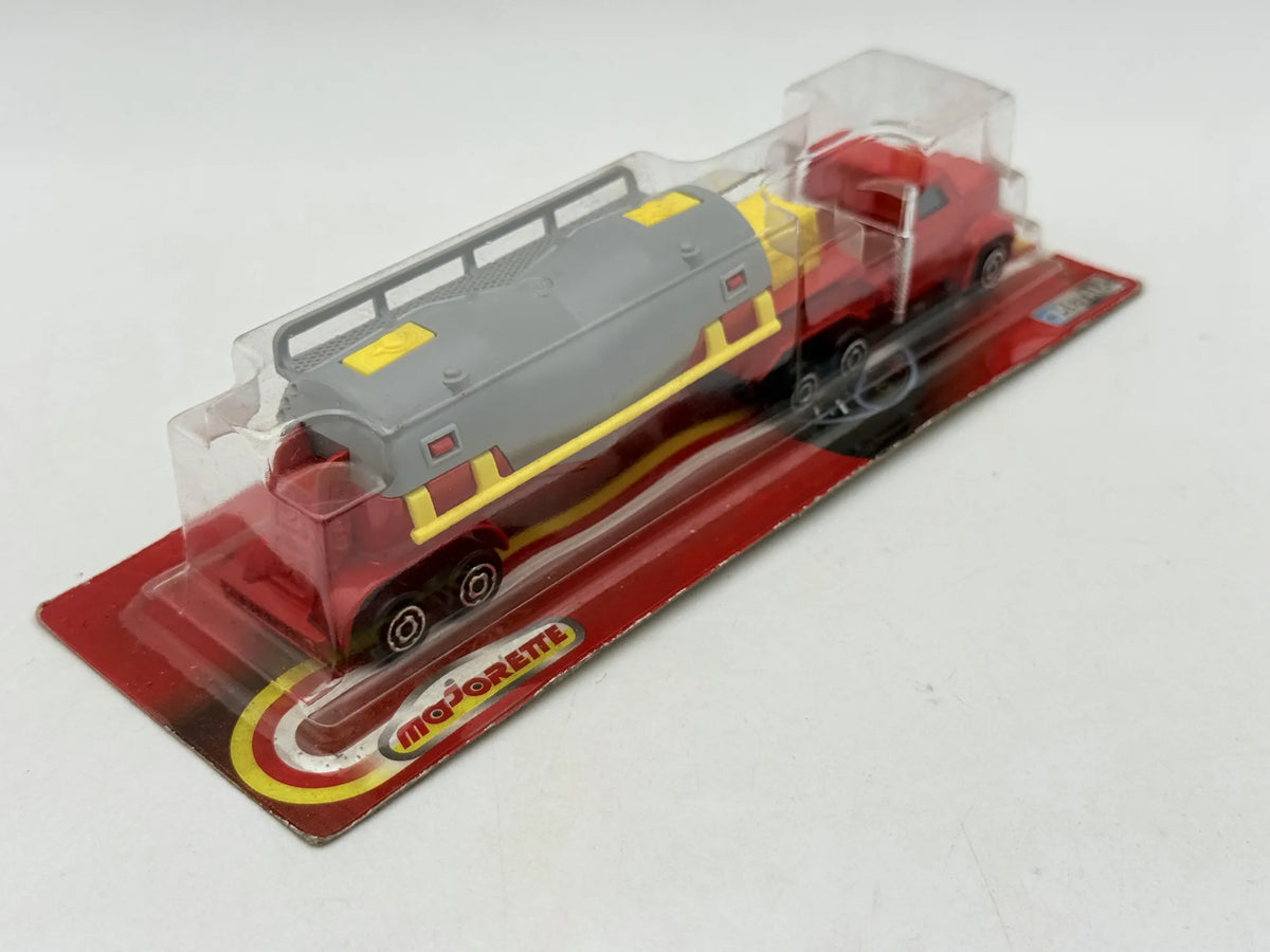 Ciężarówka CIĄGNIK SIODŁOWY CYSTERNA Serie 200 Majorette '90 Czerwony 1:86 – zdjęcie 3