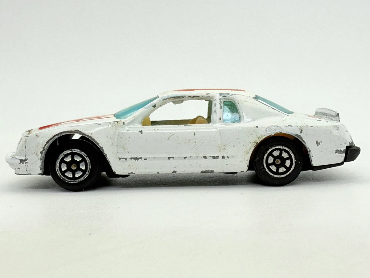 Thunder Bird Yatming Biały 1:64 – zdjęcie 3