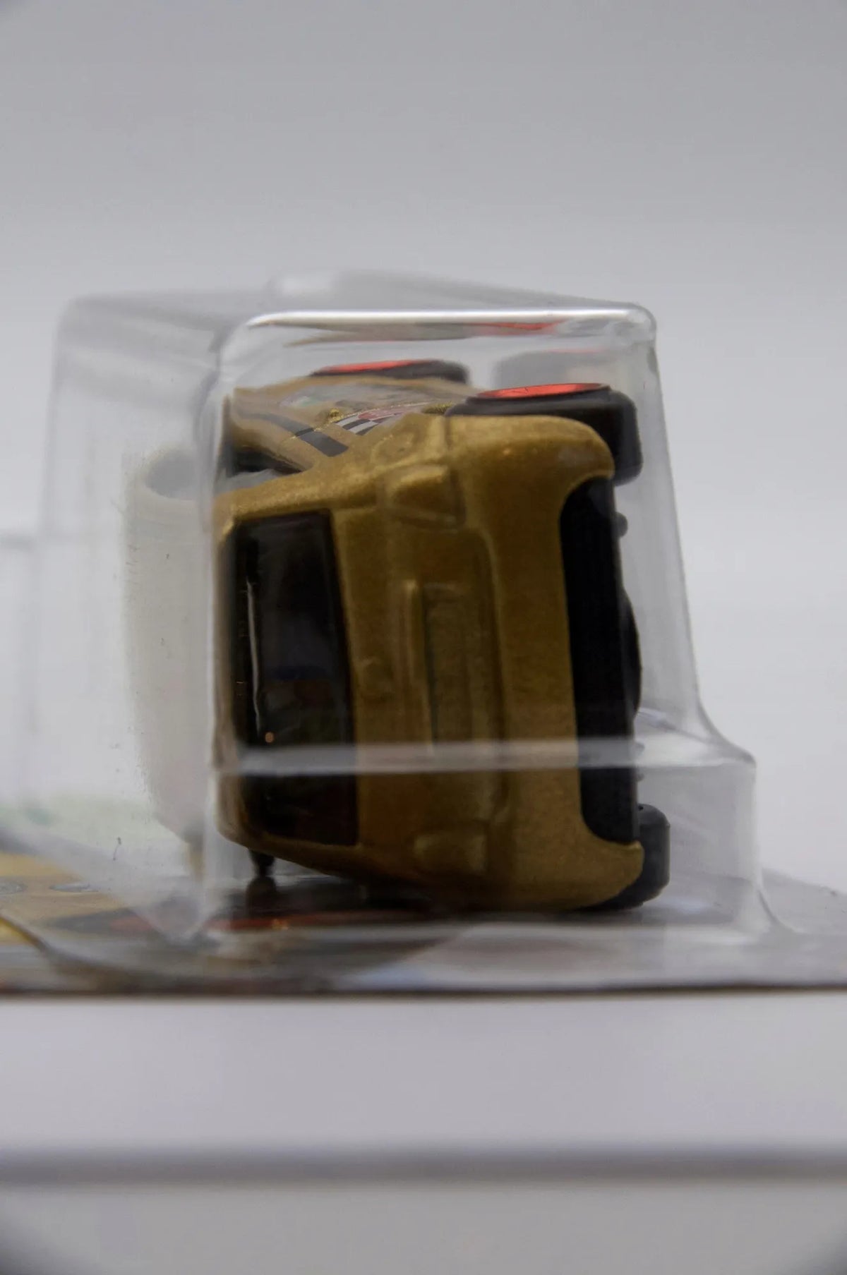 FIAT 500E Hot Wheels 2025 Złoty 1:64 – zdjęcie 3