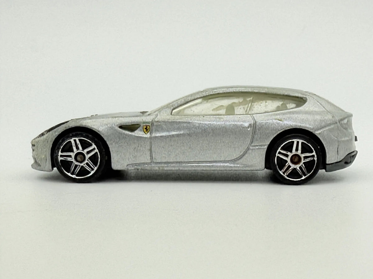 Ferrari FF, Hot Wheels, Resoraki, Die cast 1:64, srebrny – zdjęcie 3