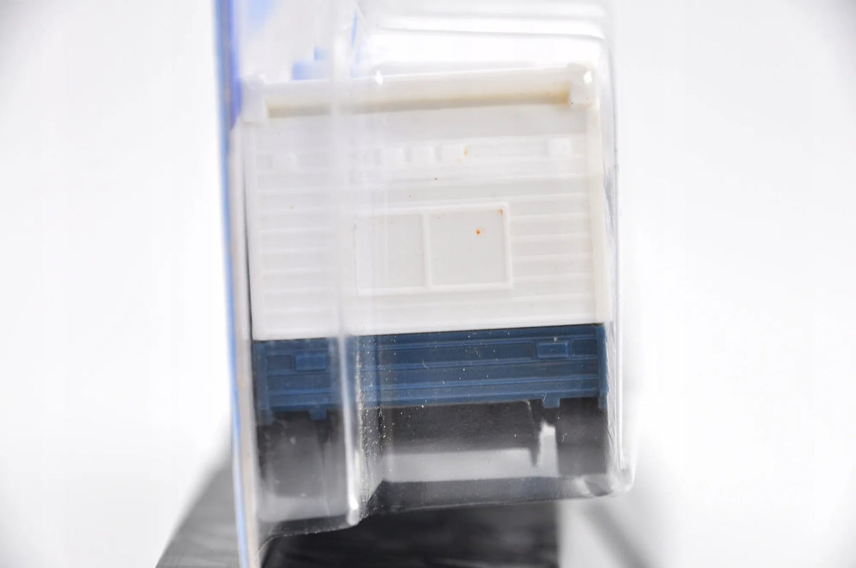 VOLVO 240 DRIFT CAMPER Hot Wheels 2023 Niebieski, 1:64 – zdjęcie 3
