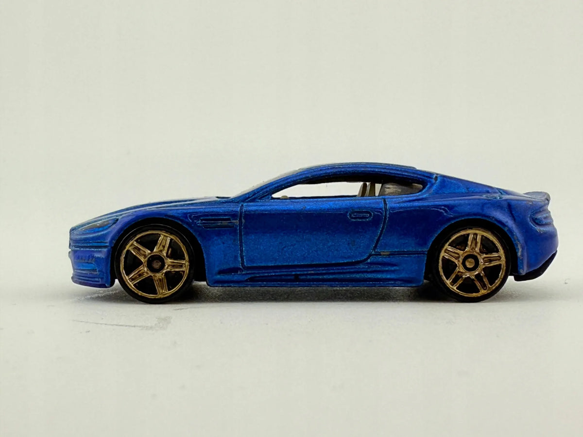 Aston Martin Dbs Mainline Hot Wheels Niebieski 1:64 – zdjęcie 3