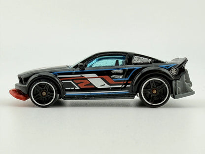 2005 FORD MUSTANG, Hot Wheels 2015, Die cast 1 NL, Czarny, 1:64, Resoraki – zdjęcie 3