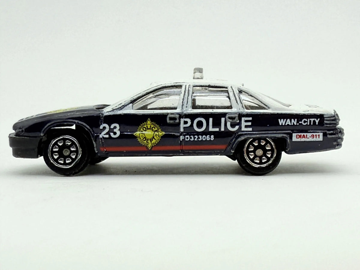Ford Crown Victoria Czarny 1:64 – zdjęcie 3