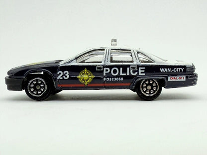 Ford Crown Victoria Czarny 1:64 – zdjęcie 3