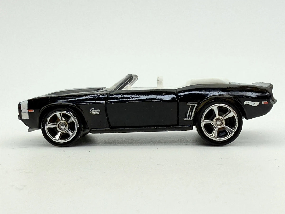 1969 Camaro Hot Wheels Czarny 1:64 – zdjęcie 3