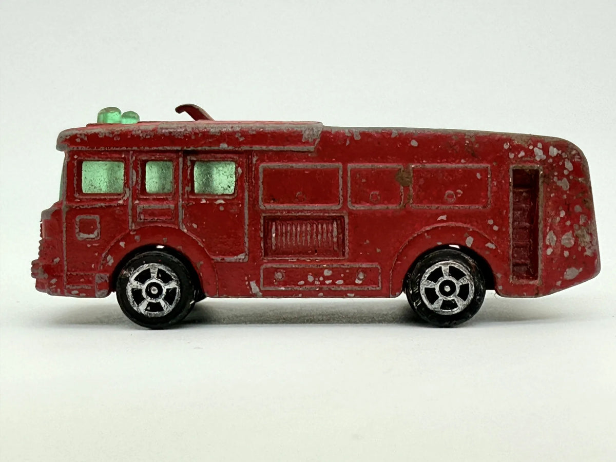 Fre Fire Tender Corgi Czerwony 1:64 Made in Wielka Brytania – zdjęcie 3