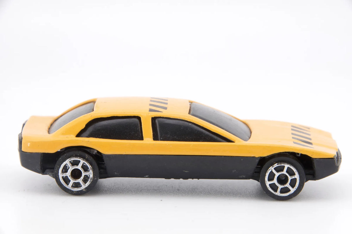 Sportowy Coupe Żółty 1:64 – zdjęcie 3