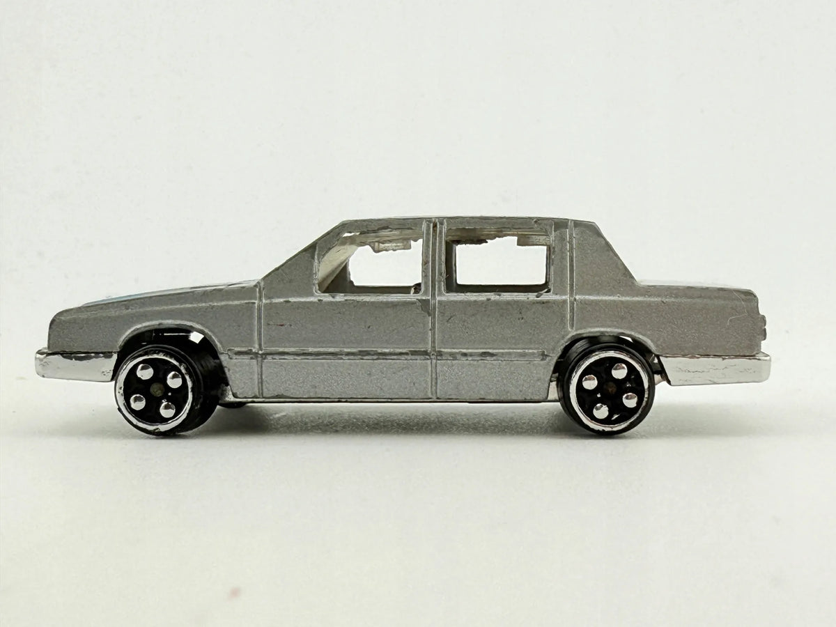 Europejski Sedan Klasy Średniej Z Lat 80. Dynawheels Zylmex Srebrny 1:64 – zdjęcie 3