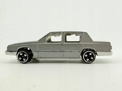 Europejski Sedan Klasy Średniej Z Lat 80. Dynawheels Zylmex Srebrny 1:64 – zdjęcie 3