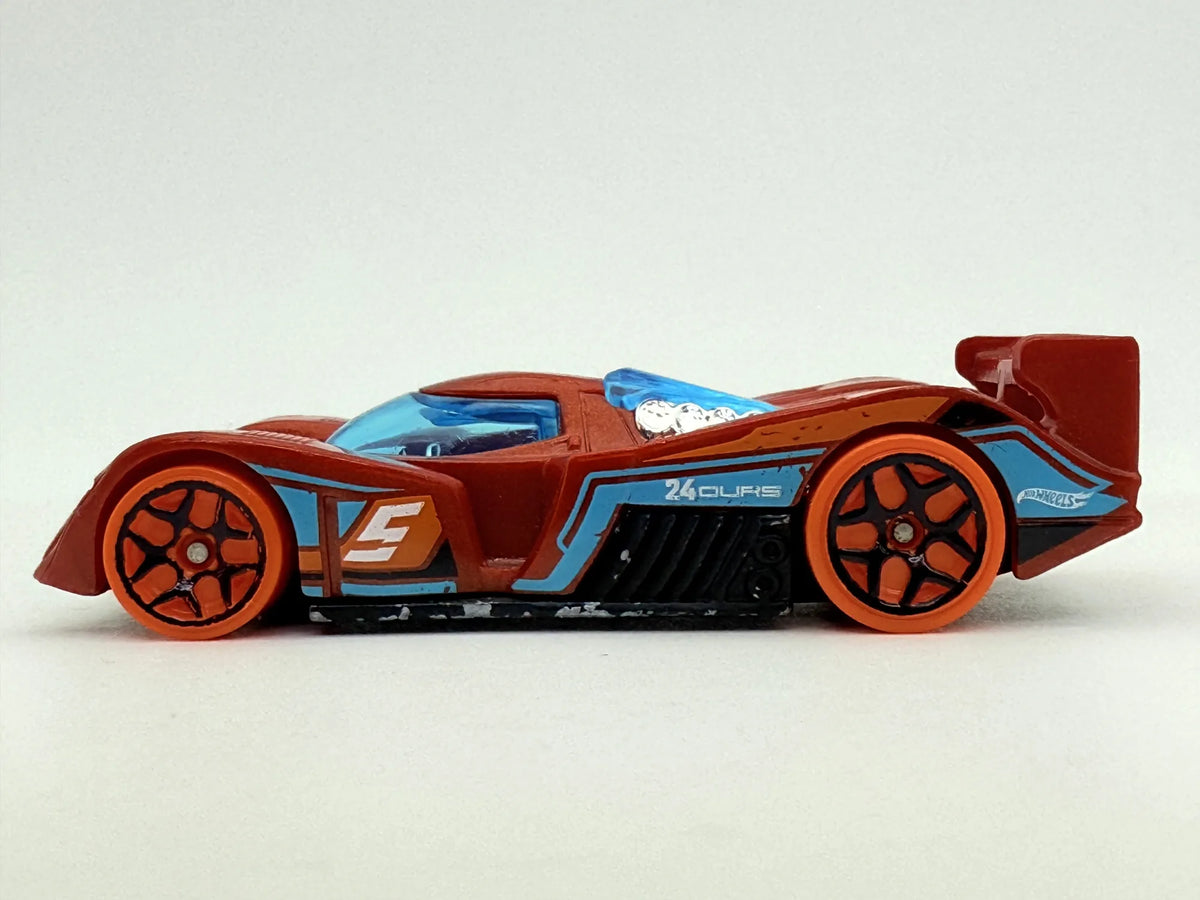 24 Ours Hot Wheels Czerwony 1:64 – zdjęcie 3