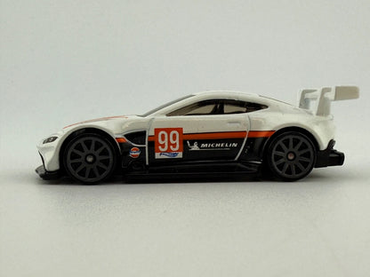 Aston Martin Vantage Gte Hot Wheels 2021 Biały 1:60 – zdjęcie 3