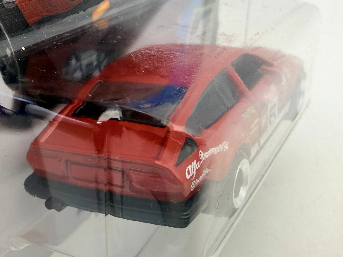 ALFA ROMEO GTV6 3.0 Retro Racers Hot Wheels 2023 Czerwony 1:64 – zdjęcie 3