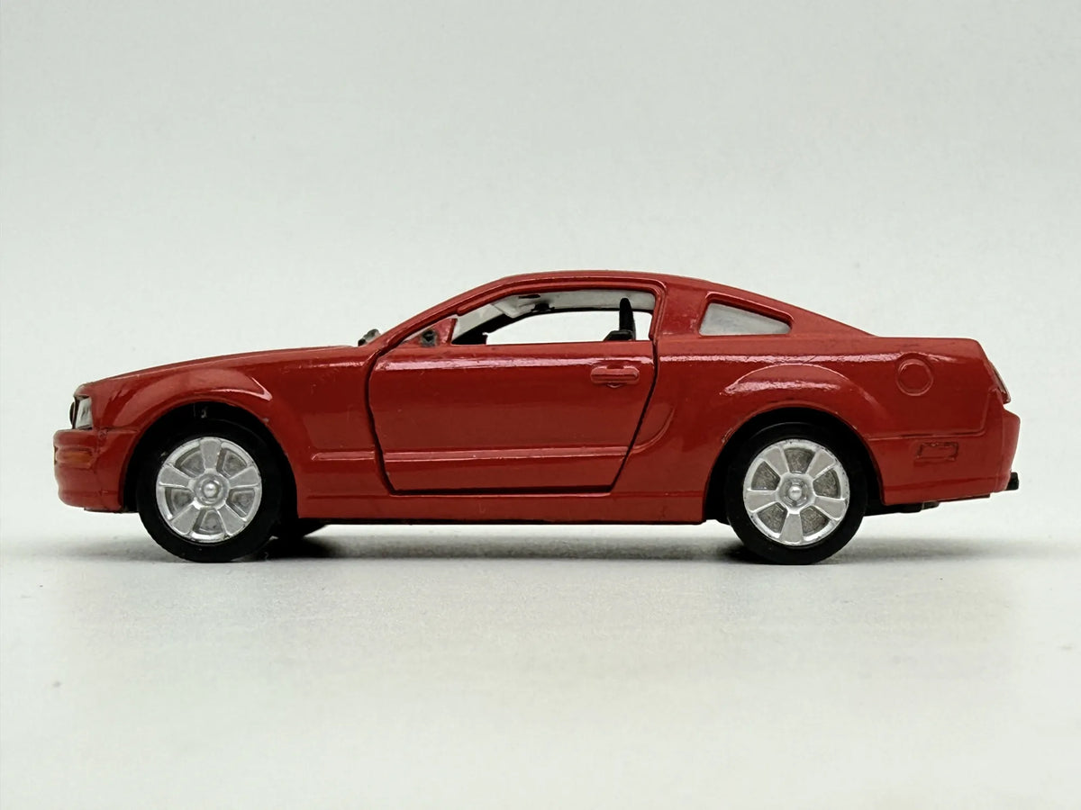 FORD MUSTANG GT z 2006 r. AmerCom Collection, Die cast, Czerwony, 1:38 – zdjęcie 3