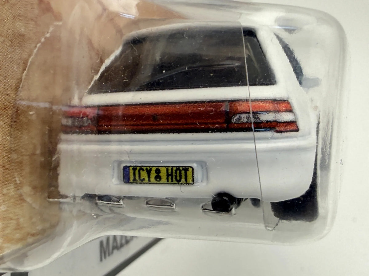 MAZDA 323 GTR Hot Wheels 2022 Biały 1:64 Hatchback – zdjęcie 3