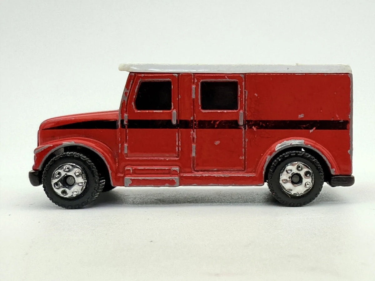 Armored Van Maisto Czerwony 1:64 – zdjęcie 3