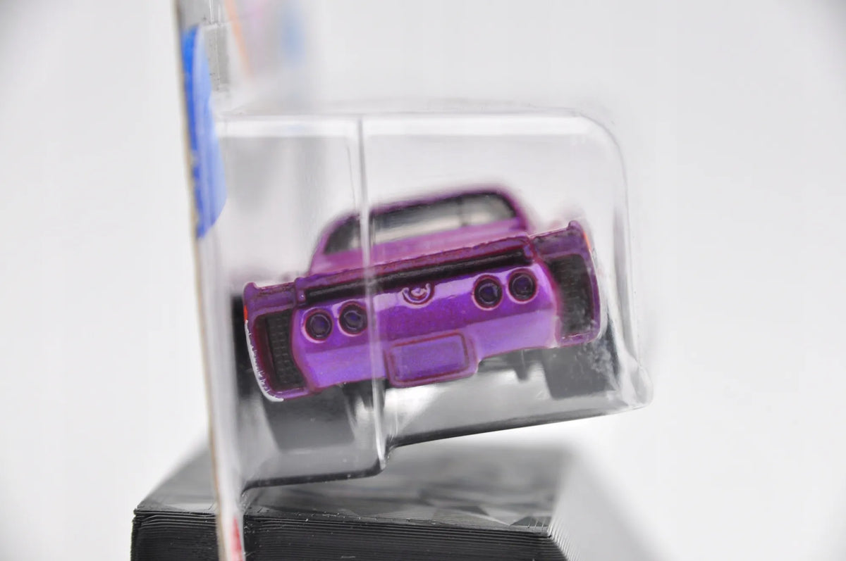 76 GREENWOOD CORVETTE Hot Wheels 2024 Fioletowy, 1:64 – zdjęcie 3