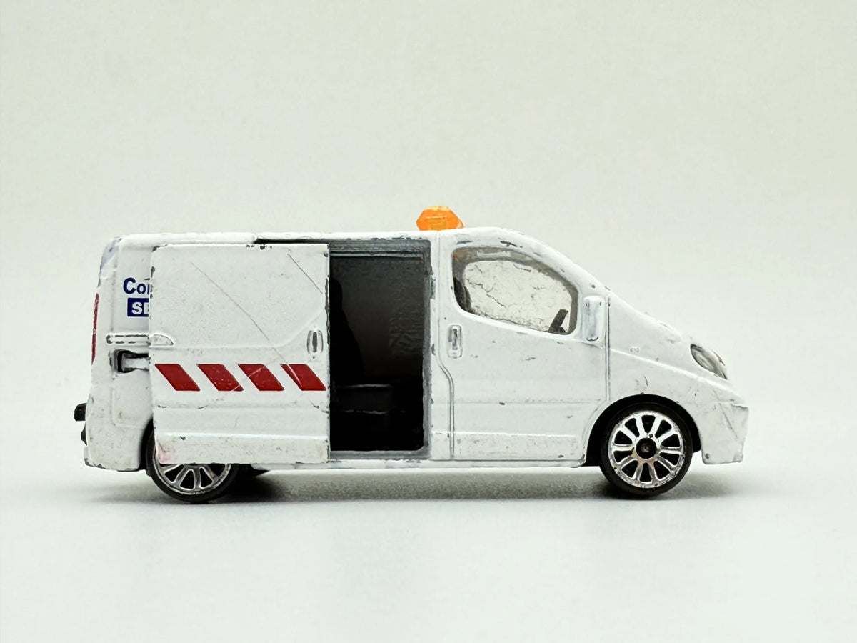 RENAULT TRAFIC, Karetka, Majorette, Resoraki, Die cast REF:239B, Biały 1:64 – zdjęcie 3