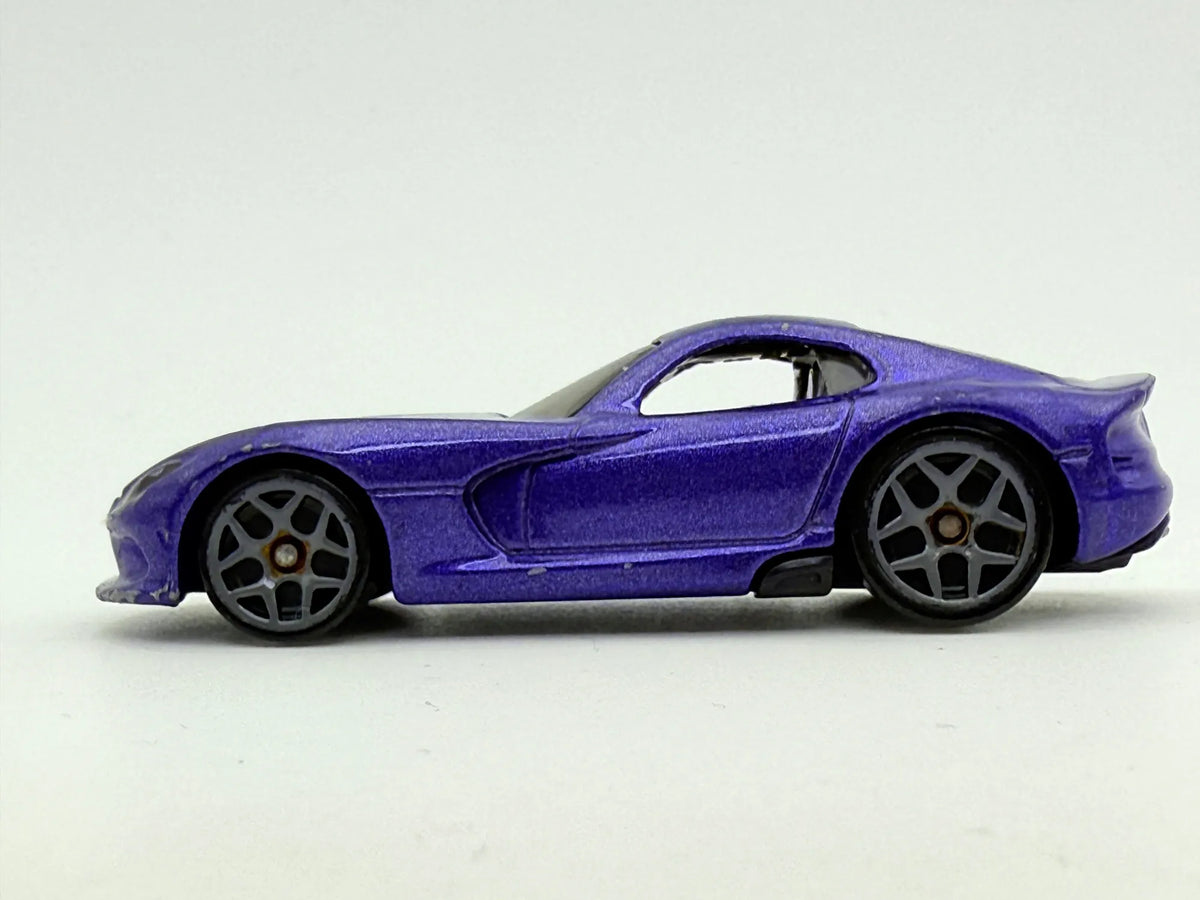 2013 Dodge Viper Hot Wheels Fioletowy 1:64 – zdjęcie 3