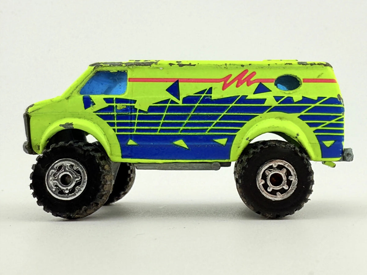 4X4 Chevy Van Matchbox Żółty 1:64 – zdjęcie 3