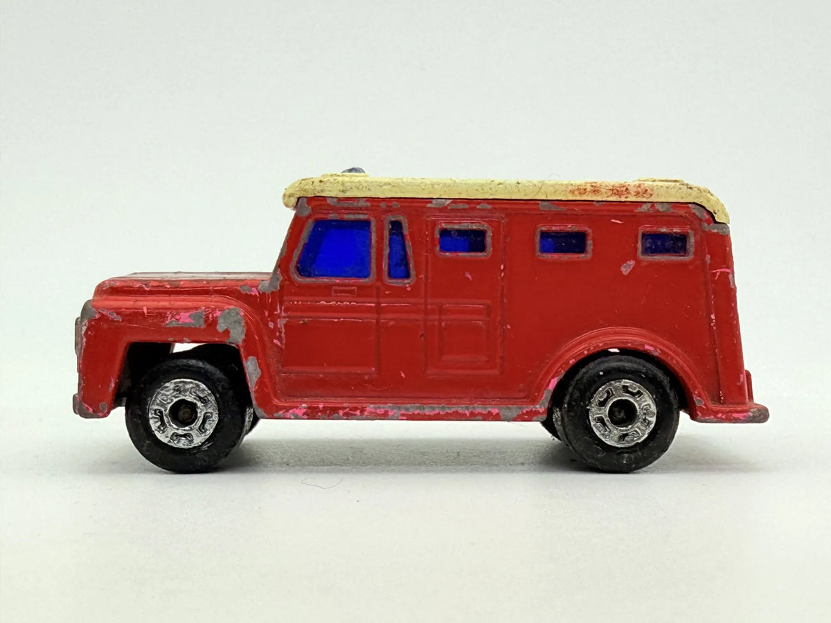 Armored Truck Matchbox Czerwony 1:64 Made in Anglia – zdjęcie 3