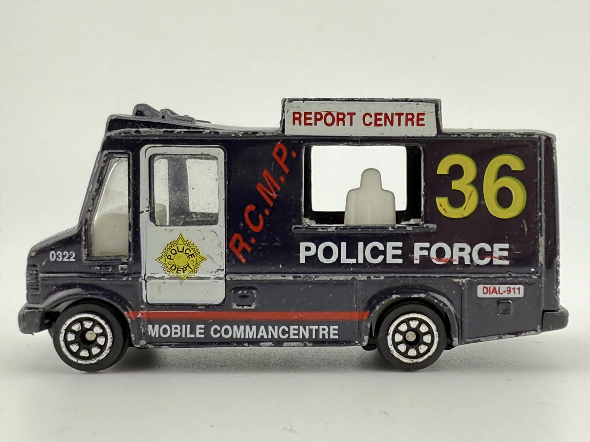 POLICE FORCE VAN Jak Mercedes 208 Kaczka, Die cast 07/10, 1:64, Resoraki – zdjęcie 2