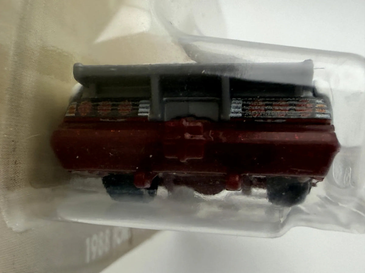 1988 FORD T-BIRD, Hot Wheels Silver 2024, HRT81 JBY85, Biały 1:64, Resoraki – zdjęcie 3